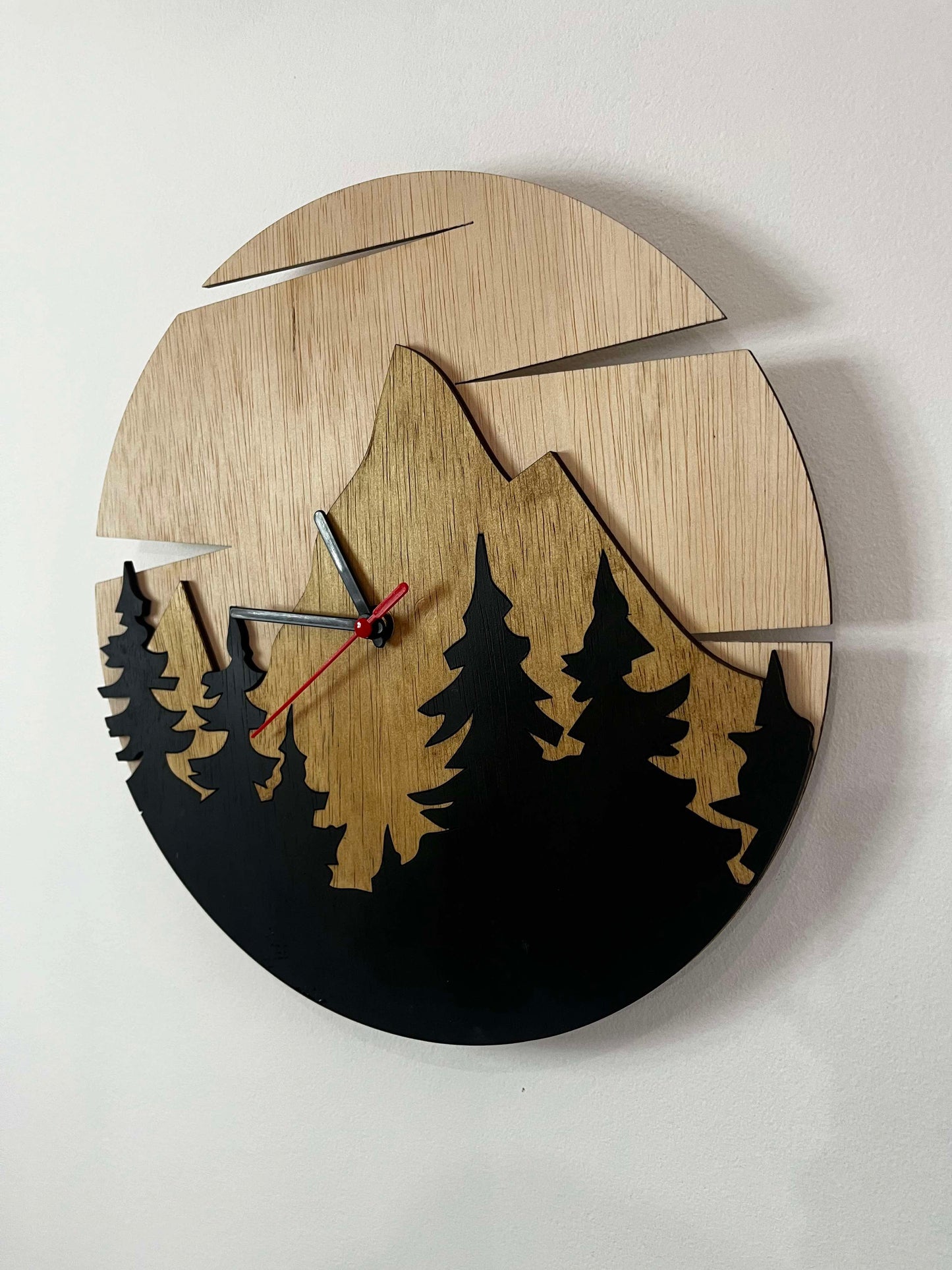 Ceas cu design de Munte din lemn