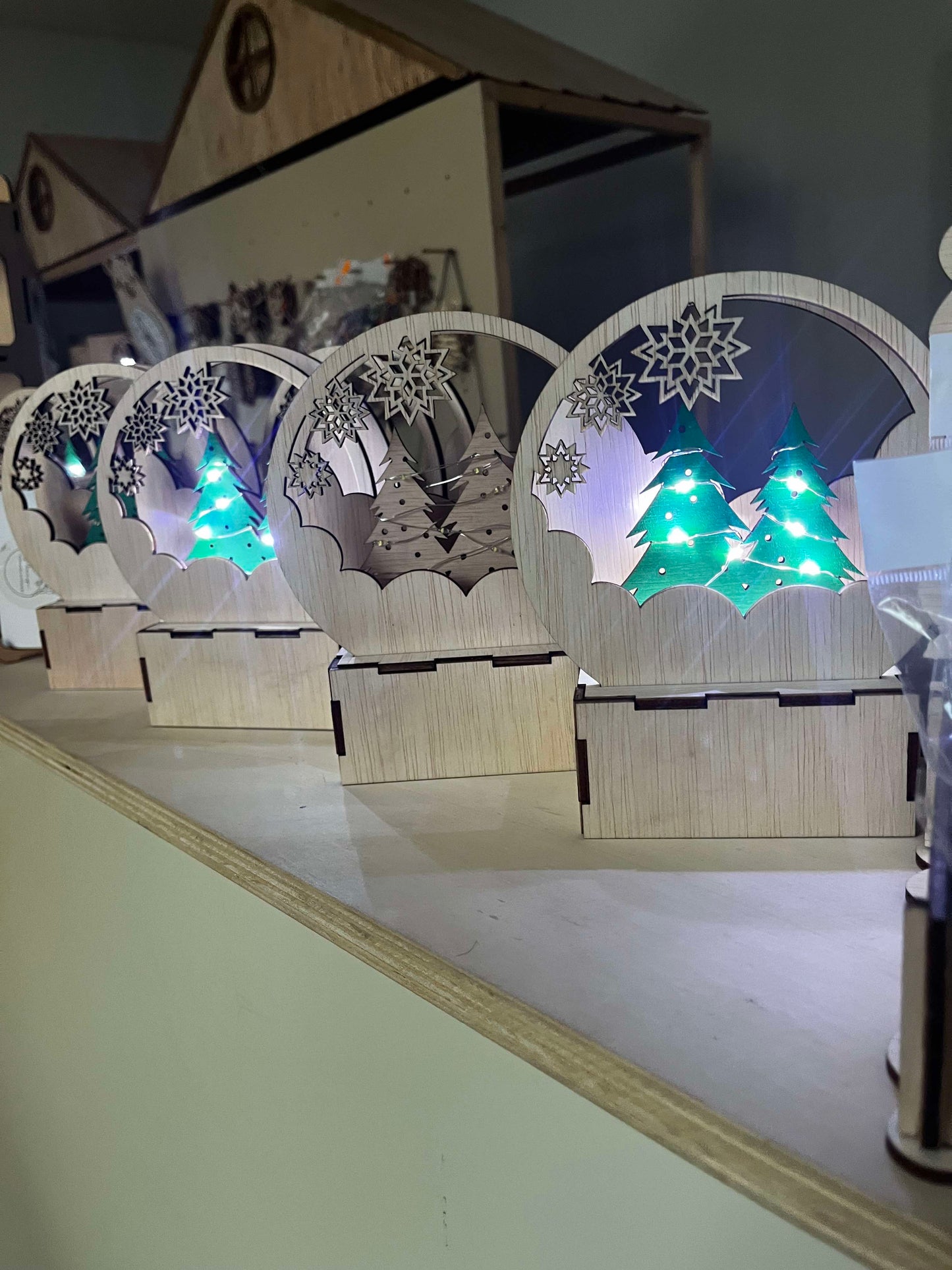 Glob de Zăpadă cu lumină LED din lemn