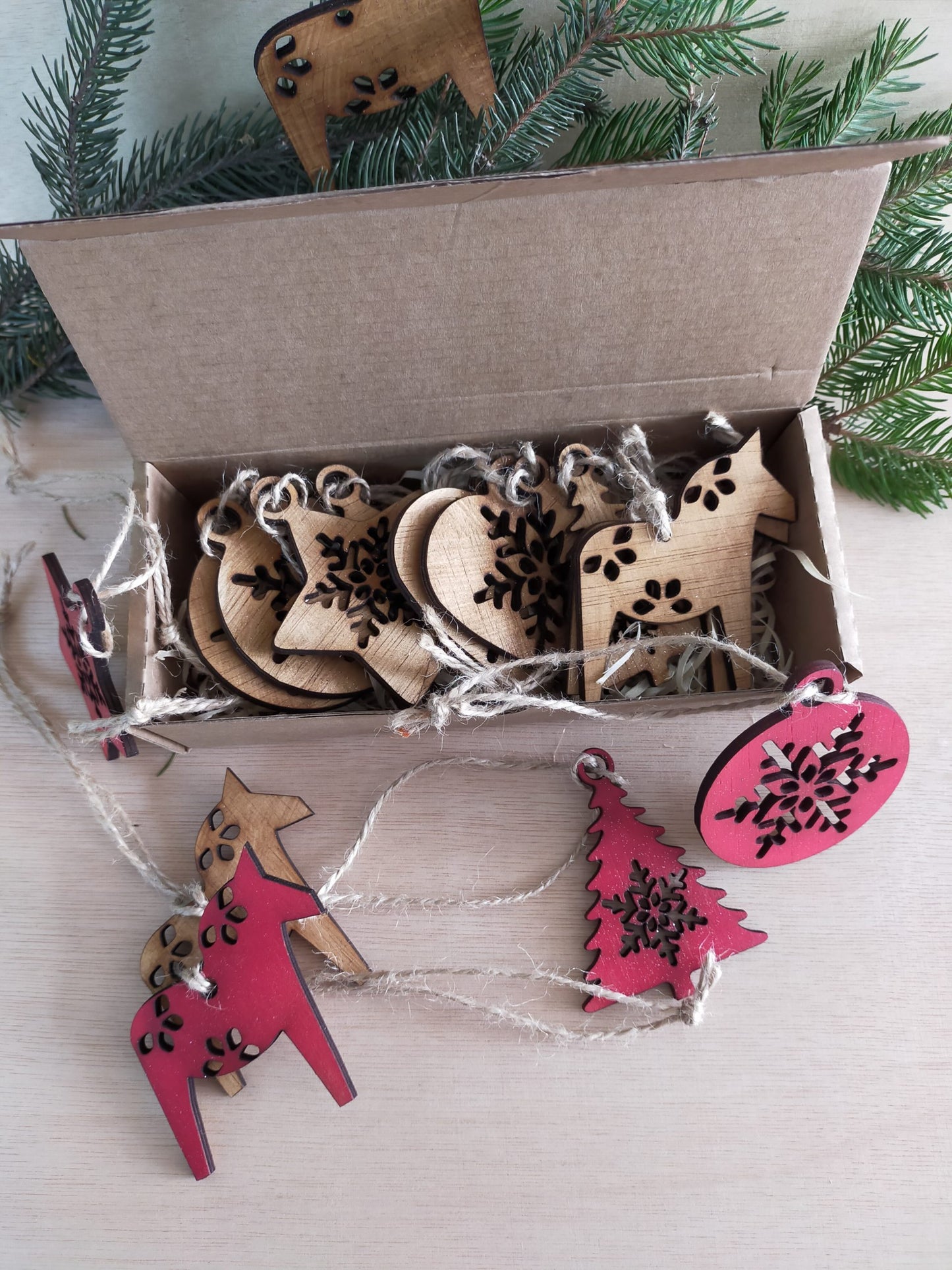 Set ornamente de brad – 10 bucăți