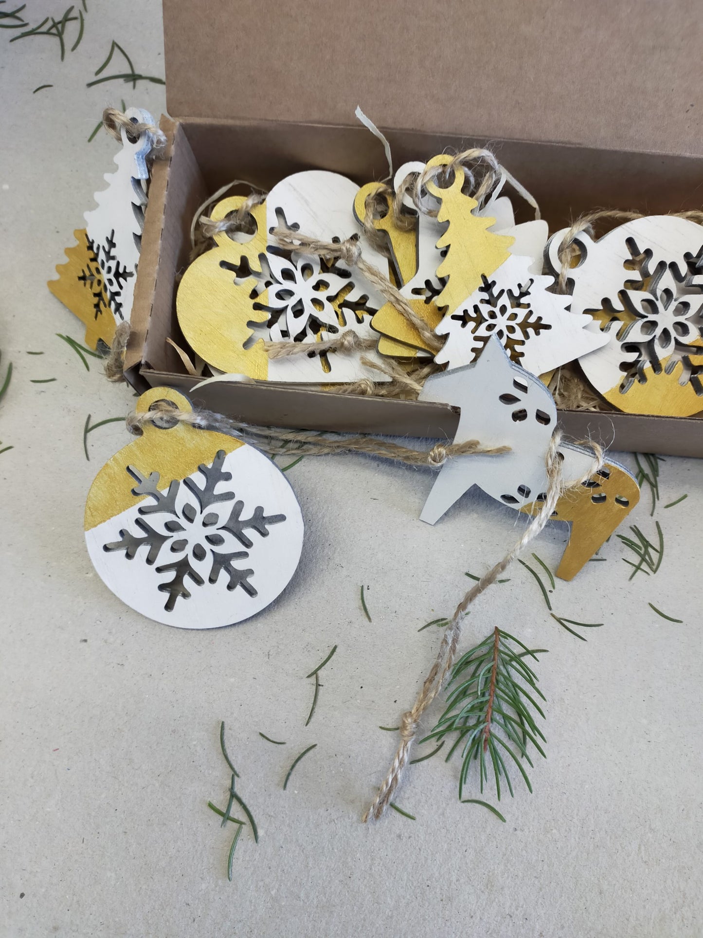 Set ornamente de brad – 10 bucăți